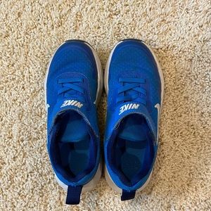 Boys Nike velcro running shoes sneakers 11c